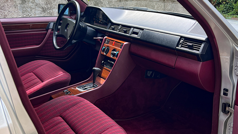 W124 innen über uns